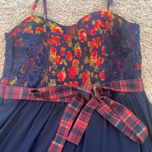 Summer dress - Picture 3 of 3